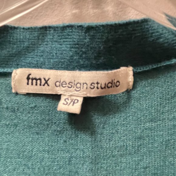 Women V Neck Sleeveless Knit Cardigan - Picture 3 of 5